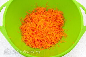 Капуста пастеризованная по-московски на зиму: Трем морковь на терке