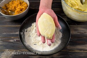 Картофельные зразы с капустой: Лепим картофельный пирожок