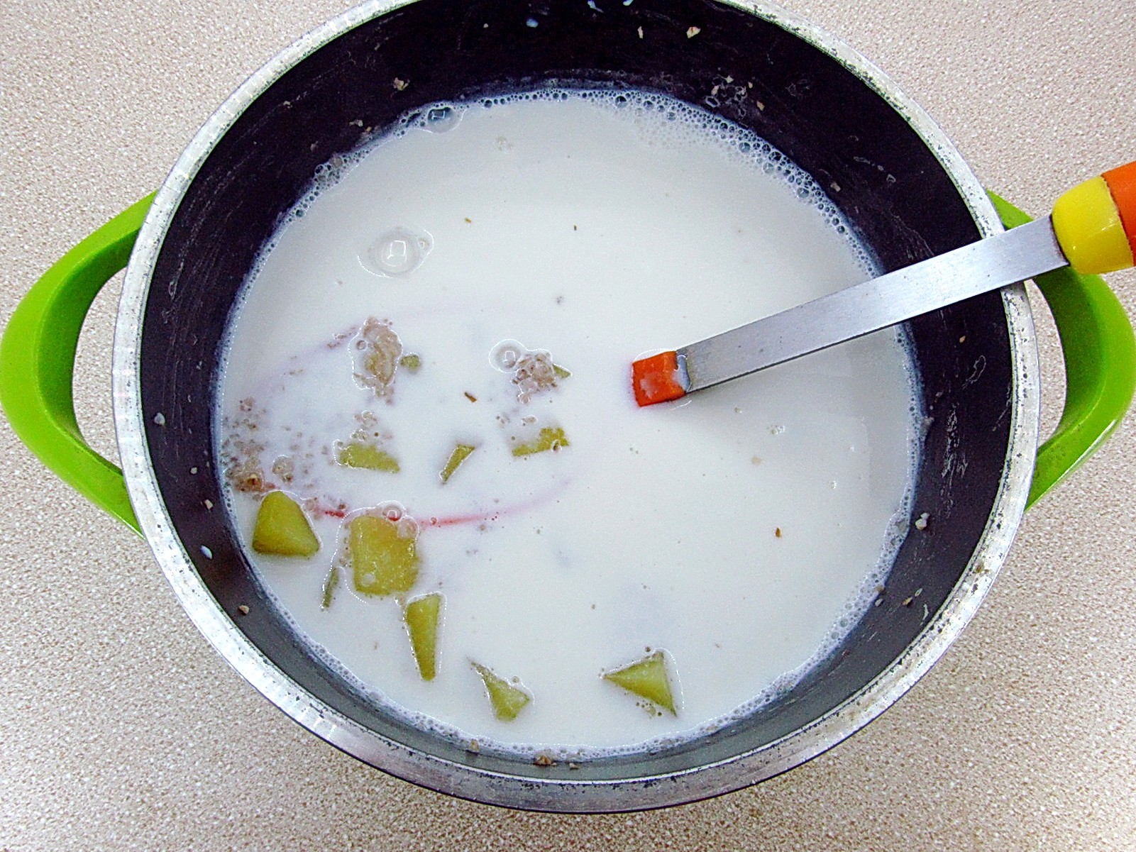 Суп молочный с ячневой крупой и картофелем
