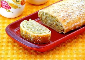 Рецепт рулет из слоеного теста с курицей