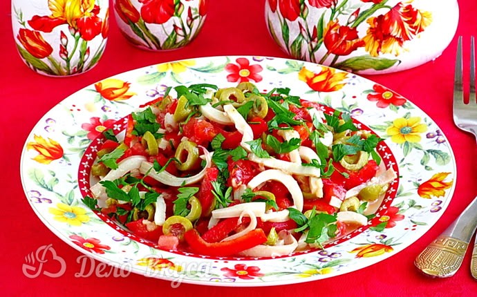 Рецепт салат из кальмаров с оливками и овощами
