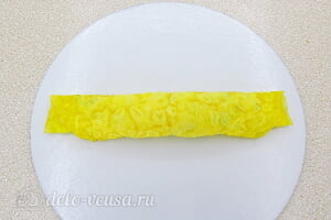 Яичный рулет с сыром и чесноком: Сворачиваем омлетный блинчик с начинкой рулетиком