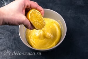 Домашний майонез на желтках: Добавляем лимонный сок