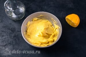 Домашний майонез на желтках: Перемешиваем соус с лимонным соком