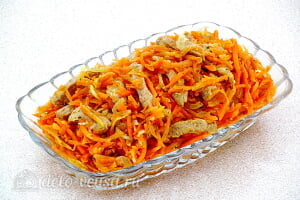 Морковь с мясом по-корейски готово