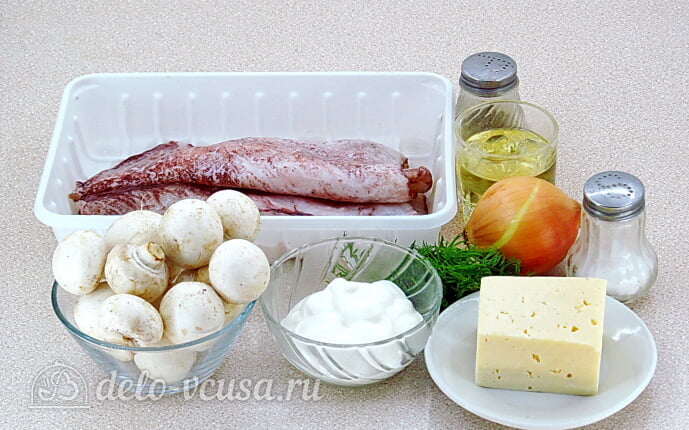 Запеченные кальмары с грибами в сметане: Ингредиенты