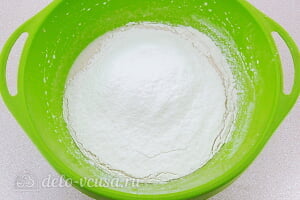 Воздушный пирог на питьевом йогурте: Добавляем муку и разрыхлитель
