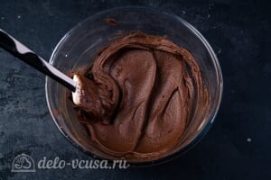 Кокосово-шоколадный десерт королевы Анны: Хорошо перемешиваем глазурь