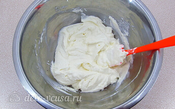 Творожно-рисовая запеканка с морковью: Растираем творог до растворения сахара