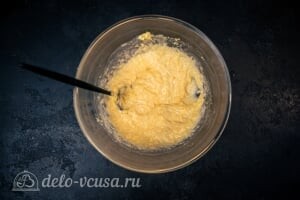 Соединяем тертый сыр, желатин, майонез и специи для сырного купола