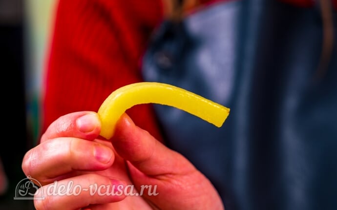 Полуготовая картошка фри должна быть мягкой внутри