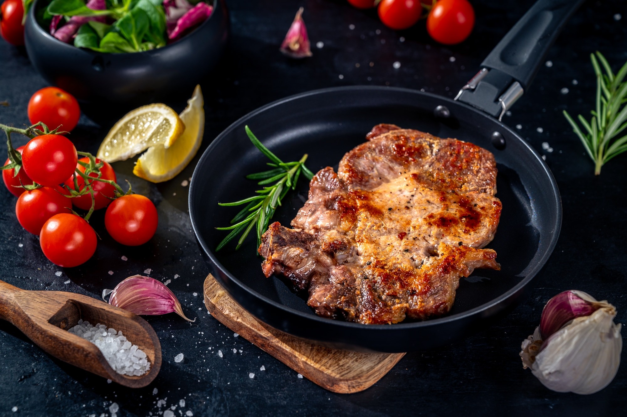 Стейк из свинины на кости — рецепт с фото. Как приготовить свиной стейк на кости в сковороде?