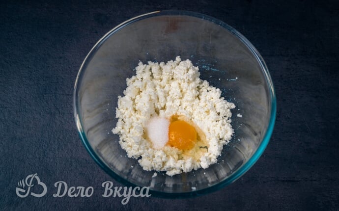 Сахар и соль также добавляем в миску Сахар и соль также добавляем в миску