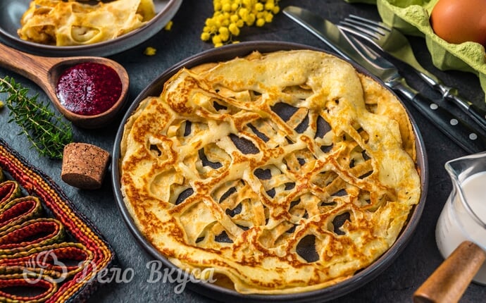 Ажурные блинчики на молоке из бутылки готовы