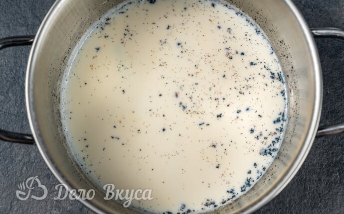 Нагретое молоко с семенами ванили для крема Англез Нагретое молоко с семенами ванили для крема Англез