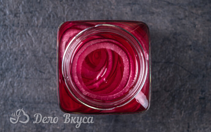 Маринованный красный лук: даем маринаду остыть Маринованный красный лук: даем маринаду остыть