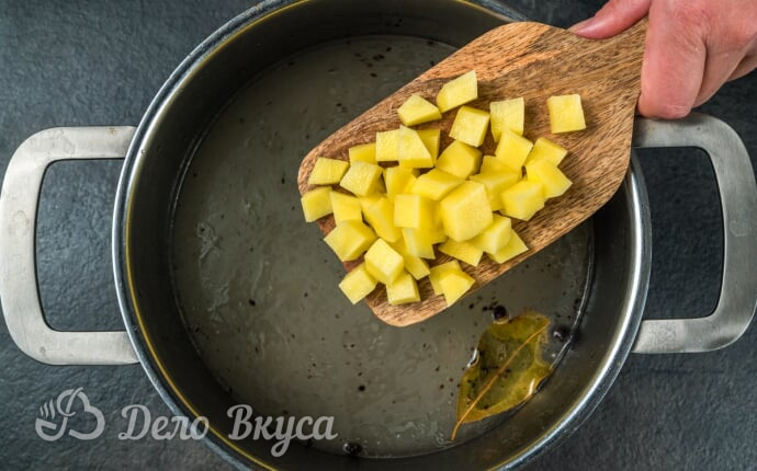 Картошка порезанная средним кубиком