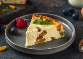 Рецепт творожная запеканка на молоке с манкой и изюмом