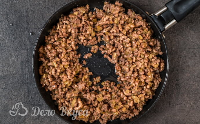 Блины с мясом и рисом: Подрумяниваем мясо до золотистого цвета