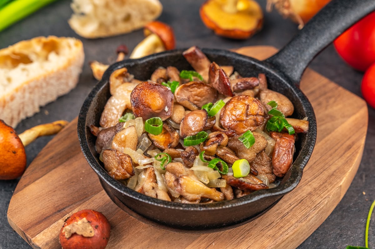 Жареные маслята с луком пошаговый рецепт с фото Жареные маслята с луком