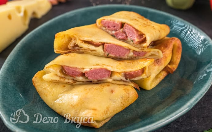 Готовые блины с сосисками и сыром